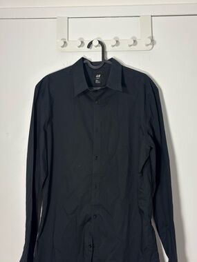 H&M Men's Black Button-Up Dress Shirt